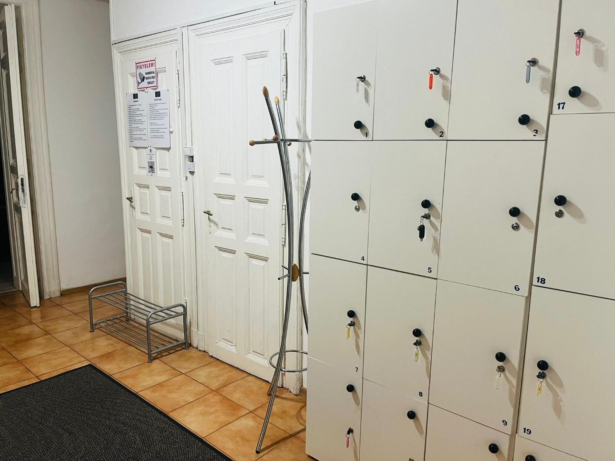 Doxie Rooms And Beds Budapest Esterno foto