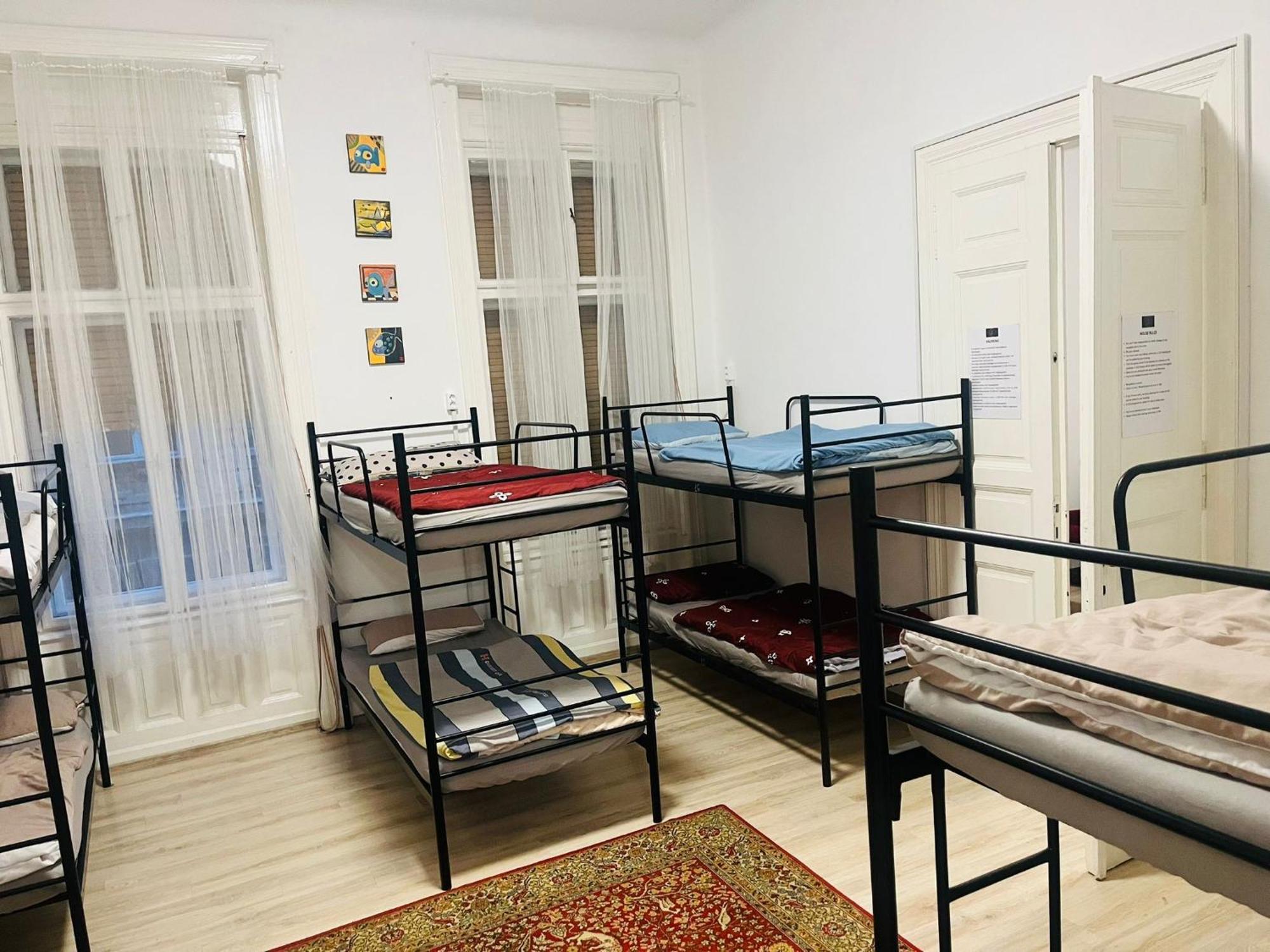Doxie Rooms And Beds Budapest Esterno foto