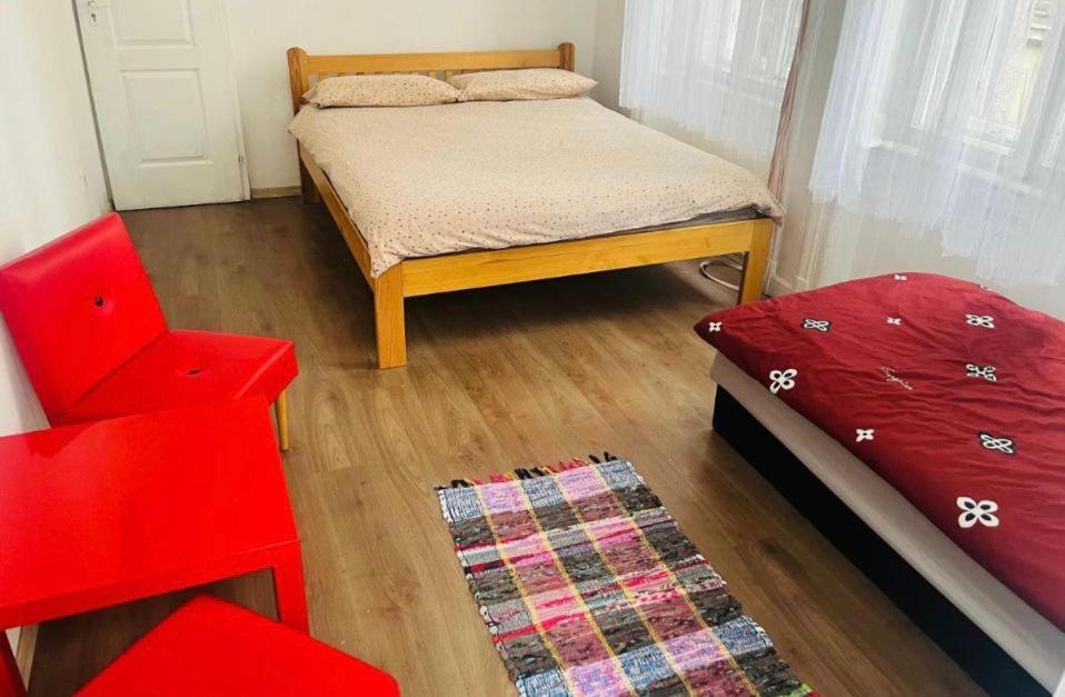 Doxie Rooms And Beds Budapest Esterno foto