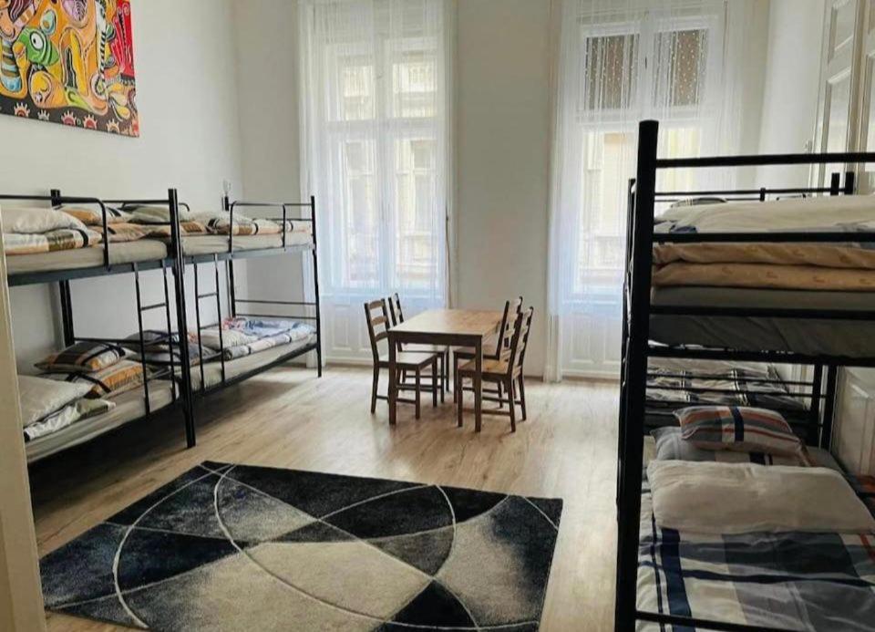 Doxie Rooms And Beds Budapest Esterno foto